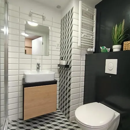 Droinvest Zarembowicza 33 Lotnisko Airport