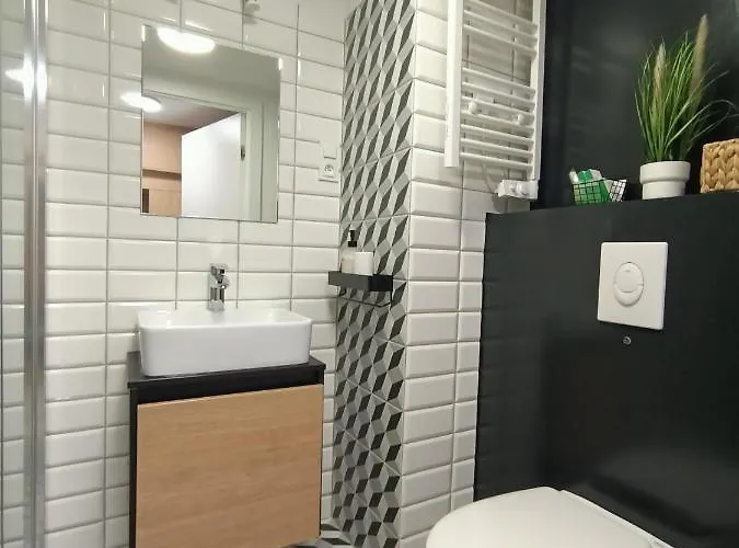 Droinvest Zarembowicza 33 Lotnisko Airport