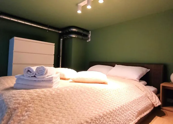 Droinvest Zarembowicza 33 Lotnisko Airport Apartament *