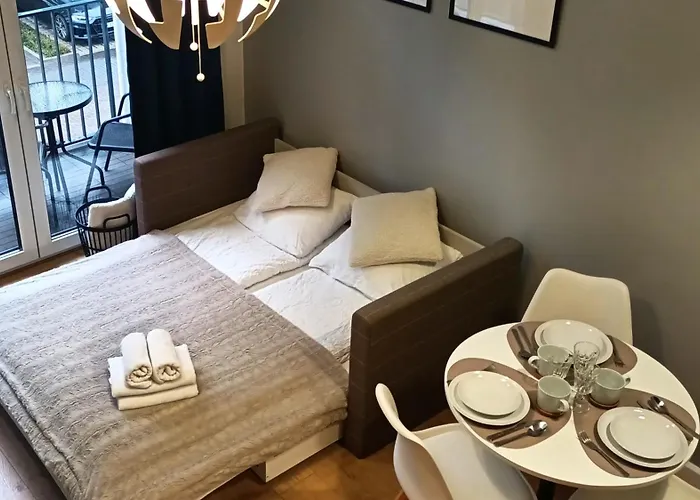 Droinvest Zarembowicza 33 Lotnisko Airport Apartament *